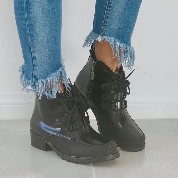 NIB Water Resistant Fur Lined Winter Ankle Boots - Picture 7 of 8